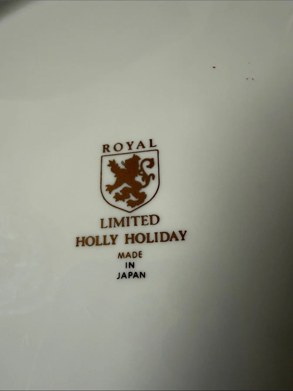 Set of 3 dinner plates Royal Limited Holly Holiday ca 1987 Berry & Leaf pattern